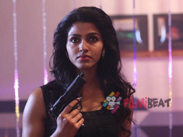 பெருமையான பாத்திரம்: