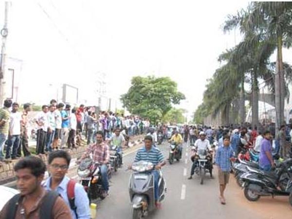 அதிகாலை 5 மணிக்கே