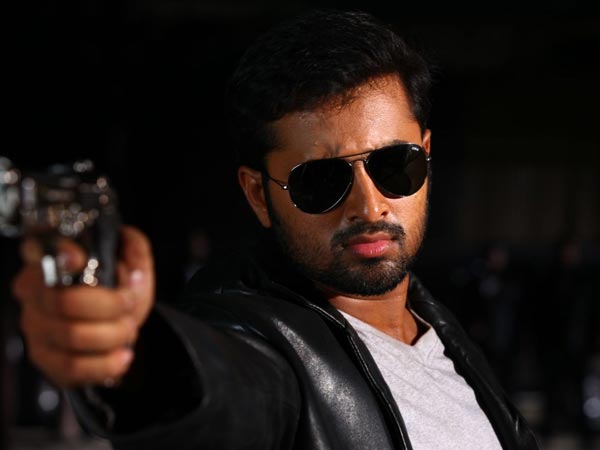 எழுதி இயக்கி பாட்டும்