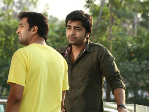 நிரம்பி வழியும் திரையரங்குகள் 