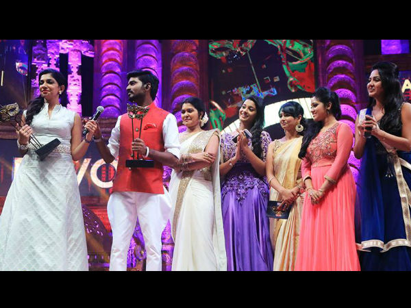 மா.கா.பா – பாவனாவிற்கு விருது மா.கா.பா – பாவனாவிற்கு விருது