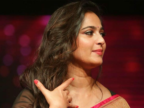 காது கழுத்தில் எதுவுமே இருக்காது