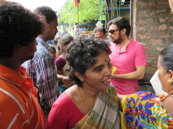 Actor Mohan distributes food to Mylapore residents