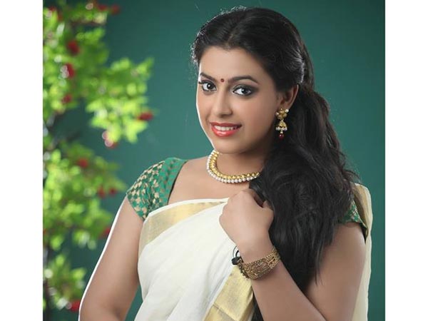 வயசாகிப் போச்சு அவருடன் போயா...!