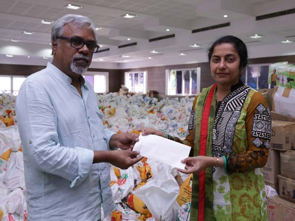 Bollywood Actor Akshay Kumar donated Rs 1 Crore for Chennai Flood Relief