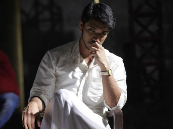 கை நிறையப் படம் இருக்கு பாஸ்...