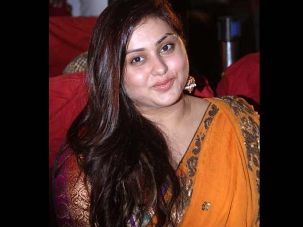 வித்தியாசமாக பார்க்க மாட்டார்களா