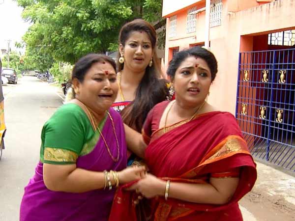 அவந்திகாவைப் போட்டு வெளுத்த ஈஸ்வரி...