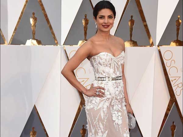 அறிமுக விழாவில்