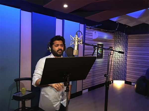 Simbu renders a song for Vikram Prabhu