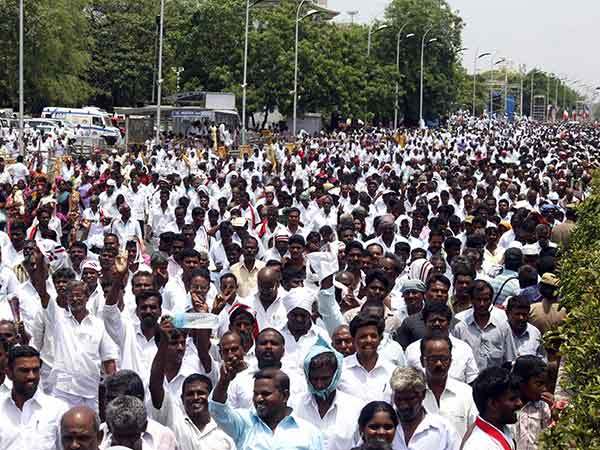 குவிந்த தொண்டர்கள்