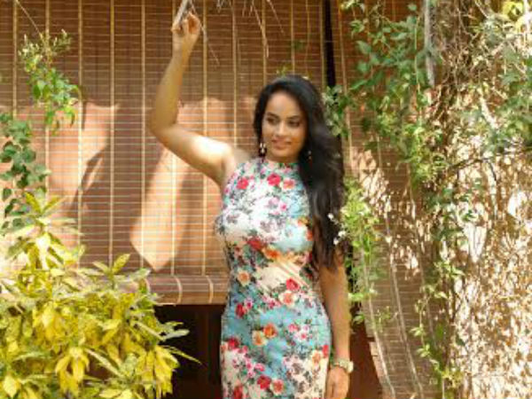 கதாநாயகியாக கதாநாயகியாக