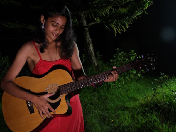 Vithaiyadi Naanunakku Review