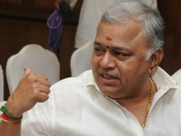 பேயாக ராதாரவி...