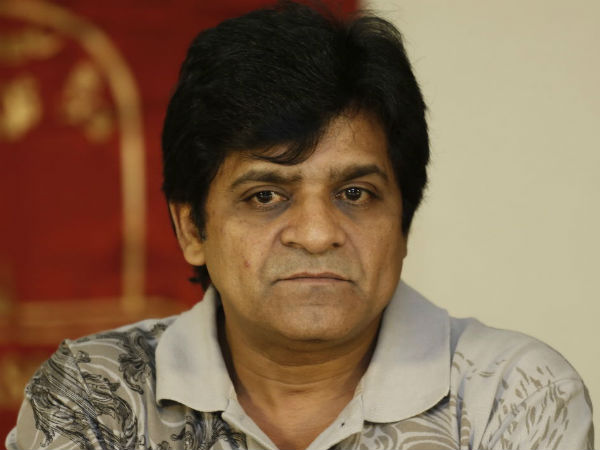 மனைவியுடன் வந்து மாட்டிக் கொண்டார் 