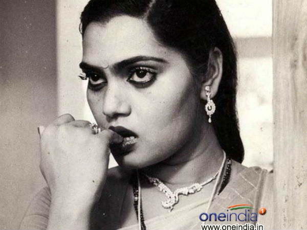 கவர்ச்சி சூப்பர் ஸ்டார்