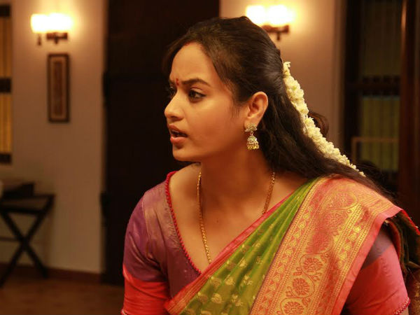 Industrialist Kumar makes his debut as Munnodi