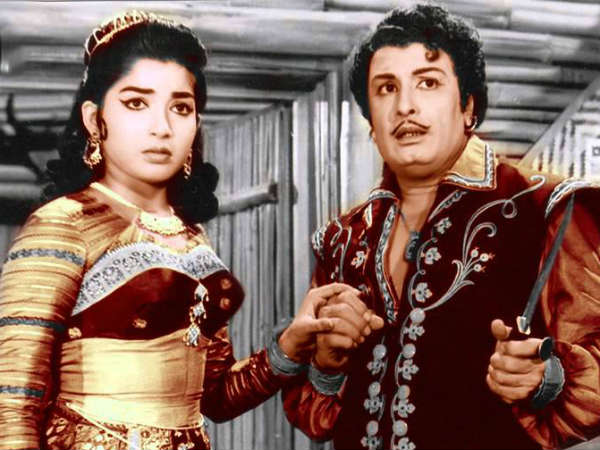 எம்ஜிஆர் - ஜெயலலிதாவுடன் 