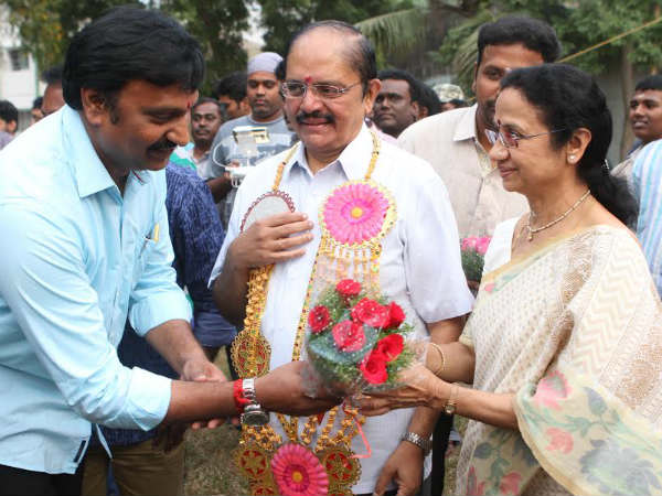 Bairava shooting wrap up with traditional sign