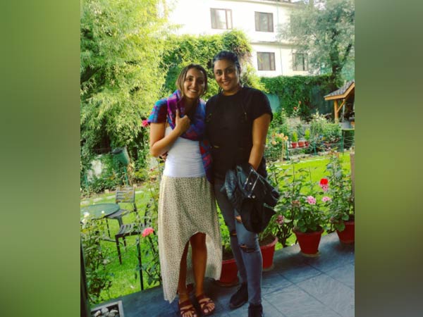 தோழிகள்