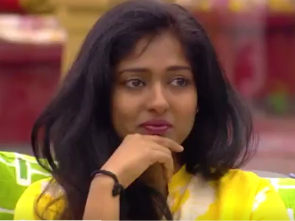 Gayathri doesn't want to stay in Big Boss house without Sakhthi Gayathri doesn't want to stay in Big Boss house without Sakhthi
