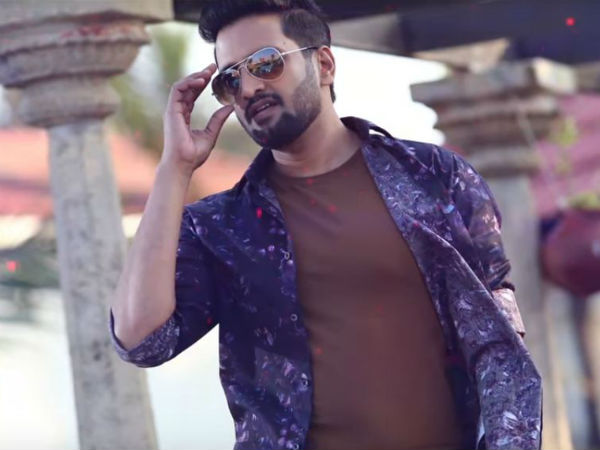 Anidudh in anirudh music -kalakku machan song Anidudh in anirudh music -kalakku machan song