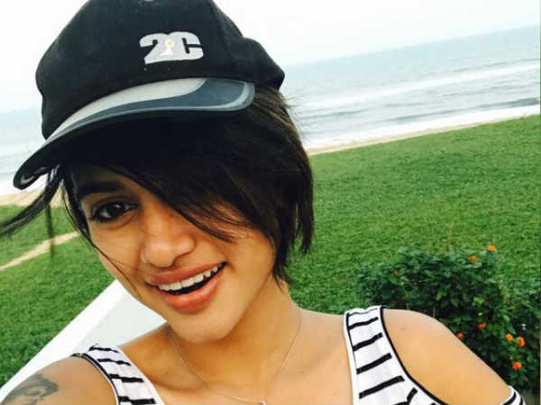 ஓவியாவை காப்பியடிச்சிட்டீங்க