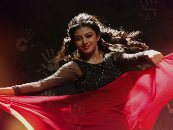 En Aaloda Seruppa Kaanom Review 