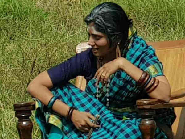 ஜூலி புகைப்படம்