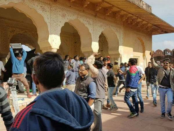 தடை கோரி போராட்டம் 