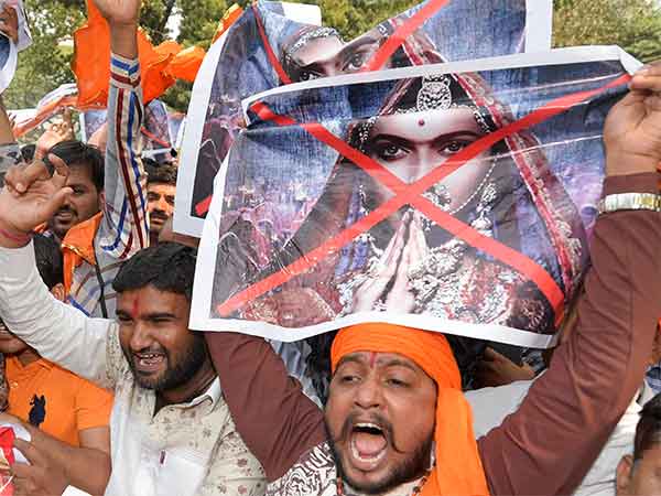 படத்துக்கு கடும் எதிர்ப்பு