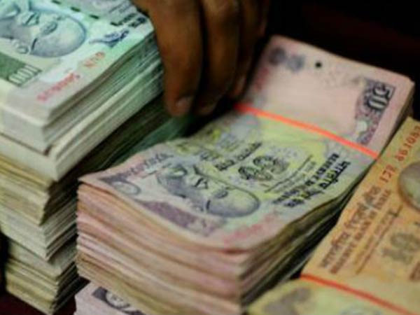 சம்பளத்தைக் குறைக்க வேண்டியது தானே