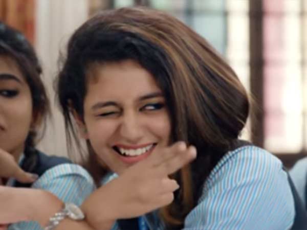 பிரியா வாரியர் கன் ரியாக்‌ஷன் 