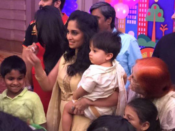 ரசிகர்கள் கொண்டாட்டம்