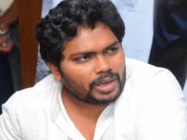 கதைக்குள் அரசியலும் முக்கியம்