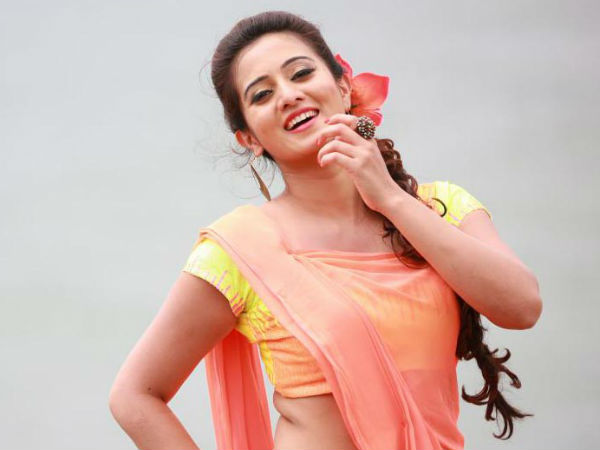 சிம்புவுடன் முத்தம்