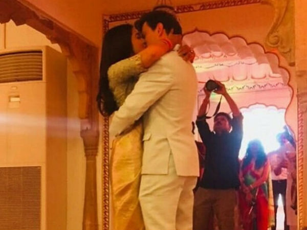 Shriya, Andre kissing photo goes viral Shriya, Andre kissing photo goes viral
