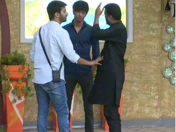  மஹத்தின் திட்டம்: 