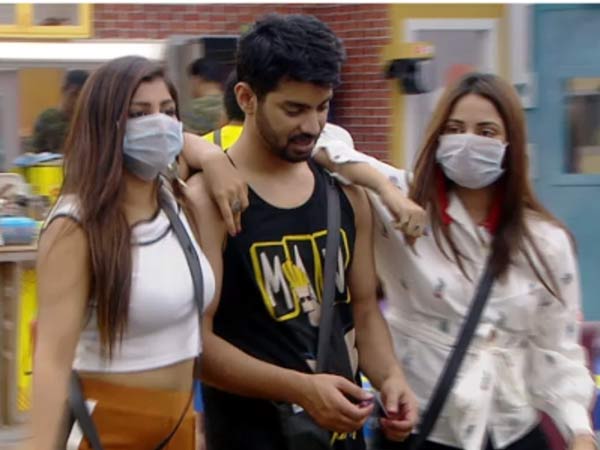 யாஷிகா யாஷிகா