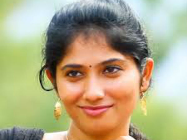 அனிதாவாக ஜூலி: 