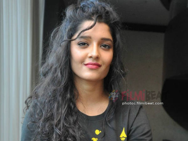 பிங்க் நிற உடை 