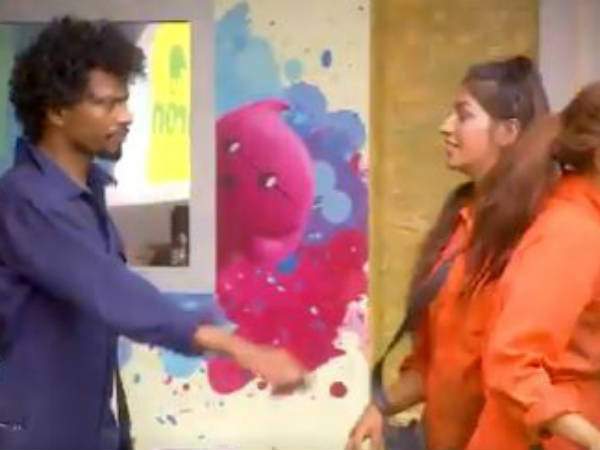 முடியை பிடித்து இழுத்து முடியை பிடித்து இழுத்து