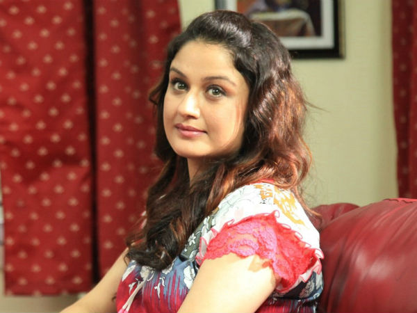 அதிரடி வில்லியாக சோனியா அகர்வால்: 