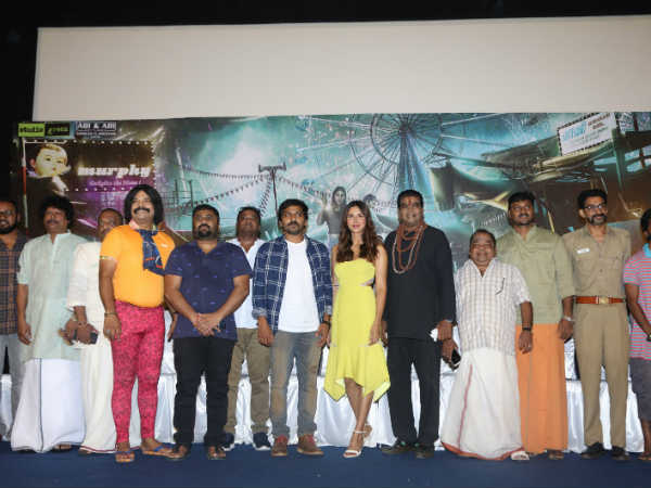 பெண் கதாபாத்திரம்: 