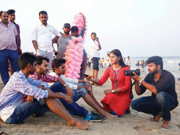 பின்னணி: 