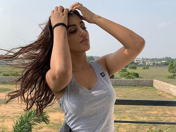 நமக்கும் ஒண்ணு பார்சல்: 