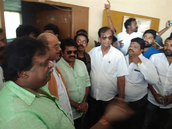 Producers protest against Vishal 