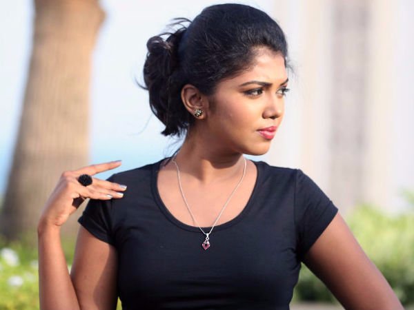 பிரபலங்கள் 