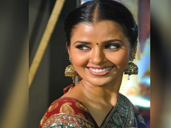 எனக்கு பதில் நட்சத்திரா 