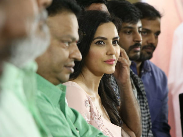 பள்ளிகளை தத்தெடுக்க முடிவு 